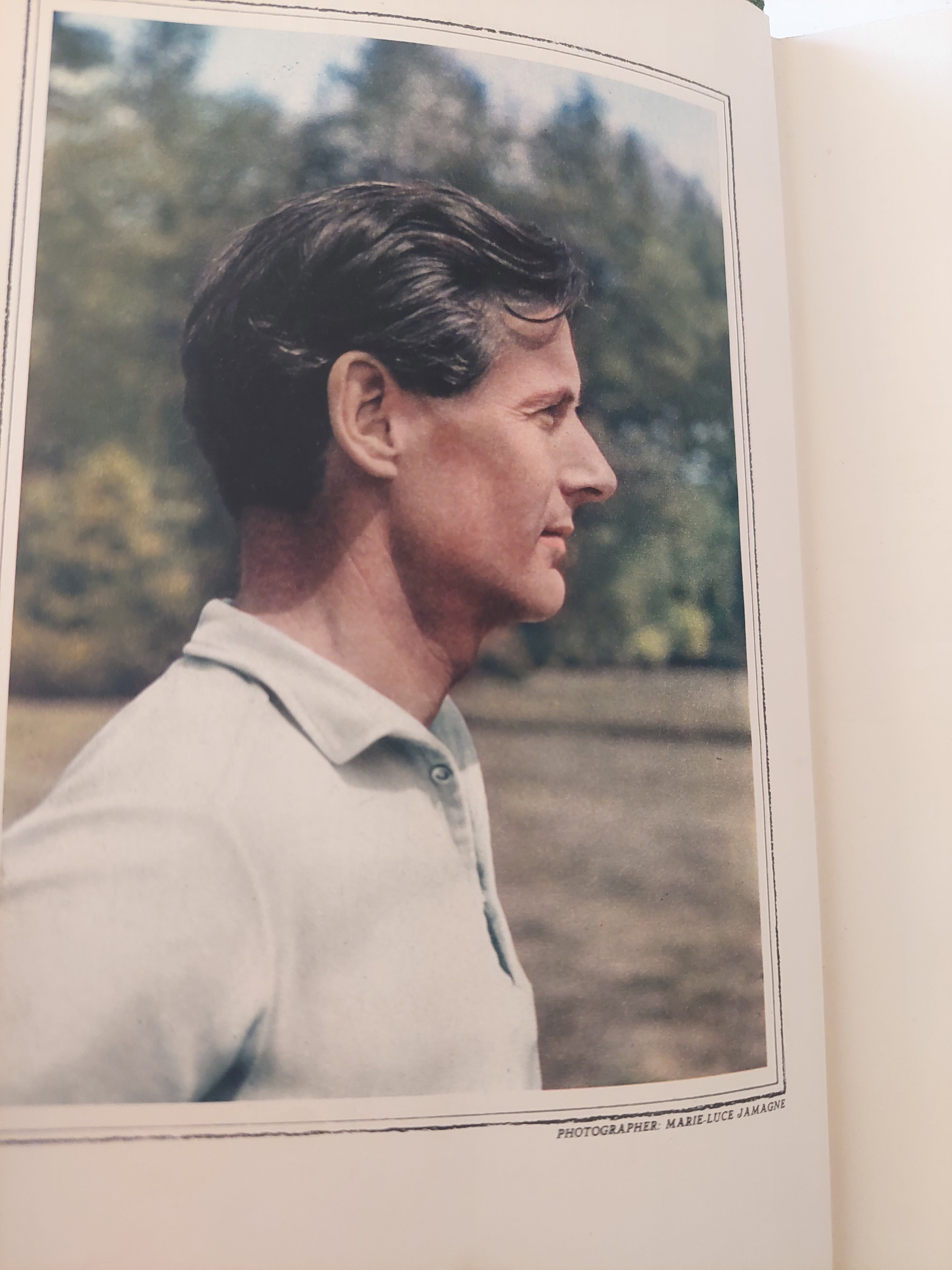 Earth my friend / Peter Townsend - هارد كفر ملحق بالصور - متجر كتب مصرمتجر كتب مصر