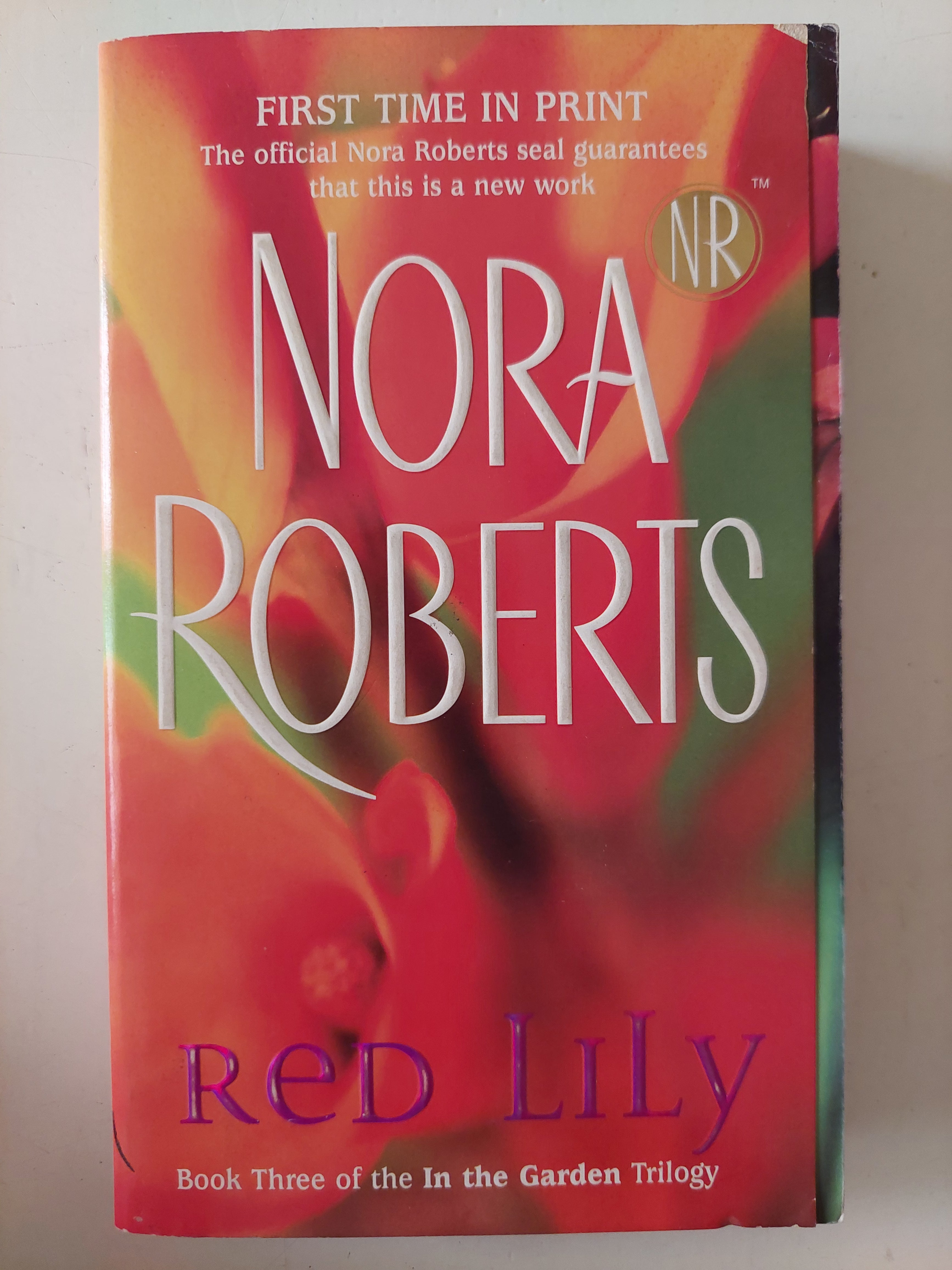 Red Lily / Nora Roberts