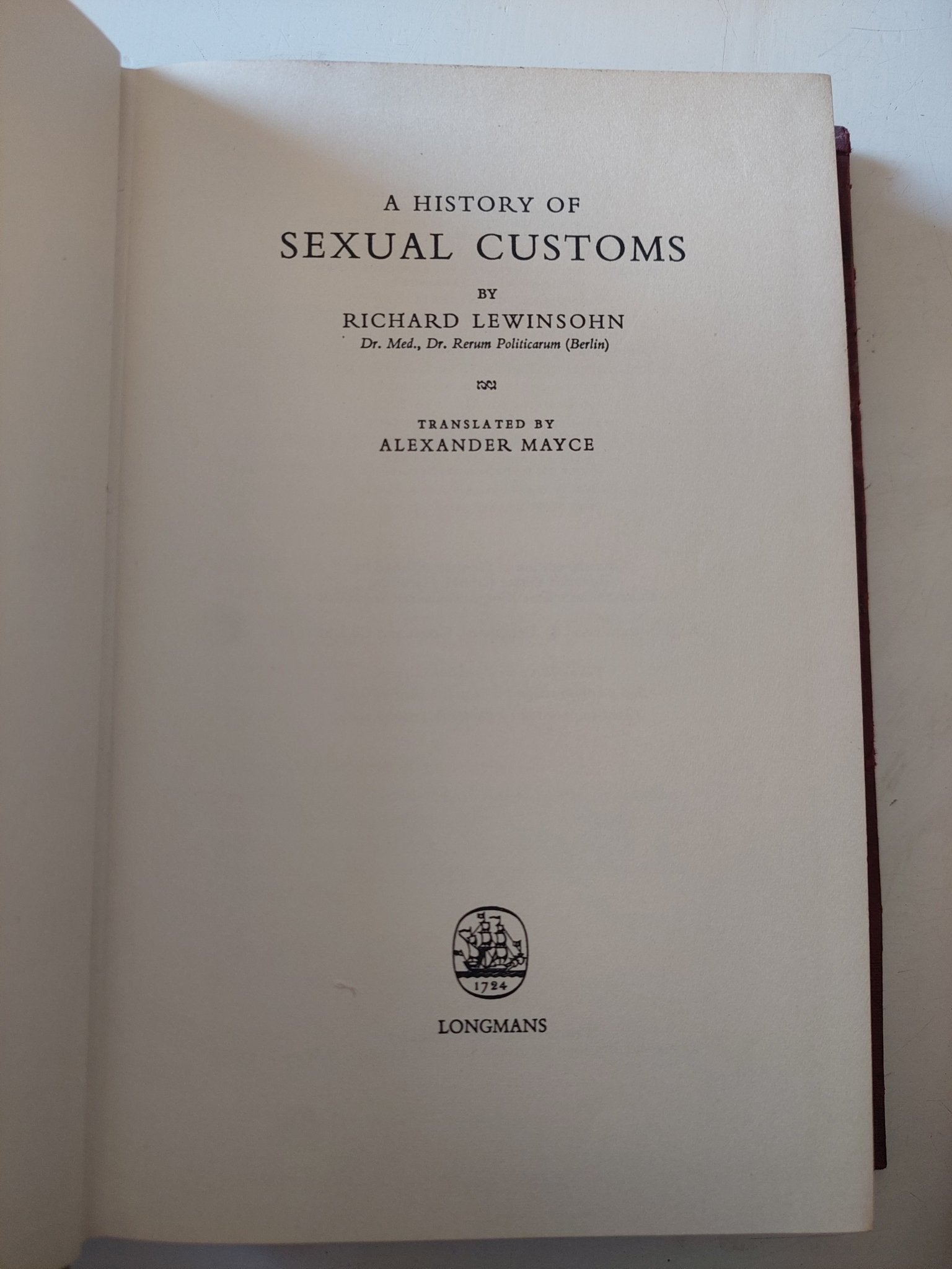 a History of Sexual Customs / Richard Lewinsoin - هارد كفر - متجر كتب مصر - متجر كتب مصر