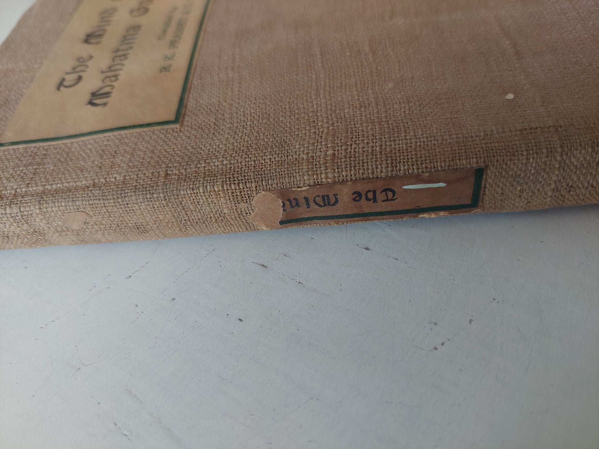 هارد كفر ١٩٤٦ - the mind of Mahatma Gandhi / R K Prabhl & U R Rao - متجر كتب مصر - متجر كتب مصر