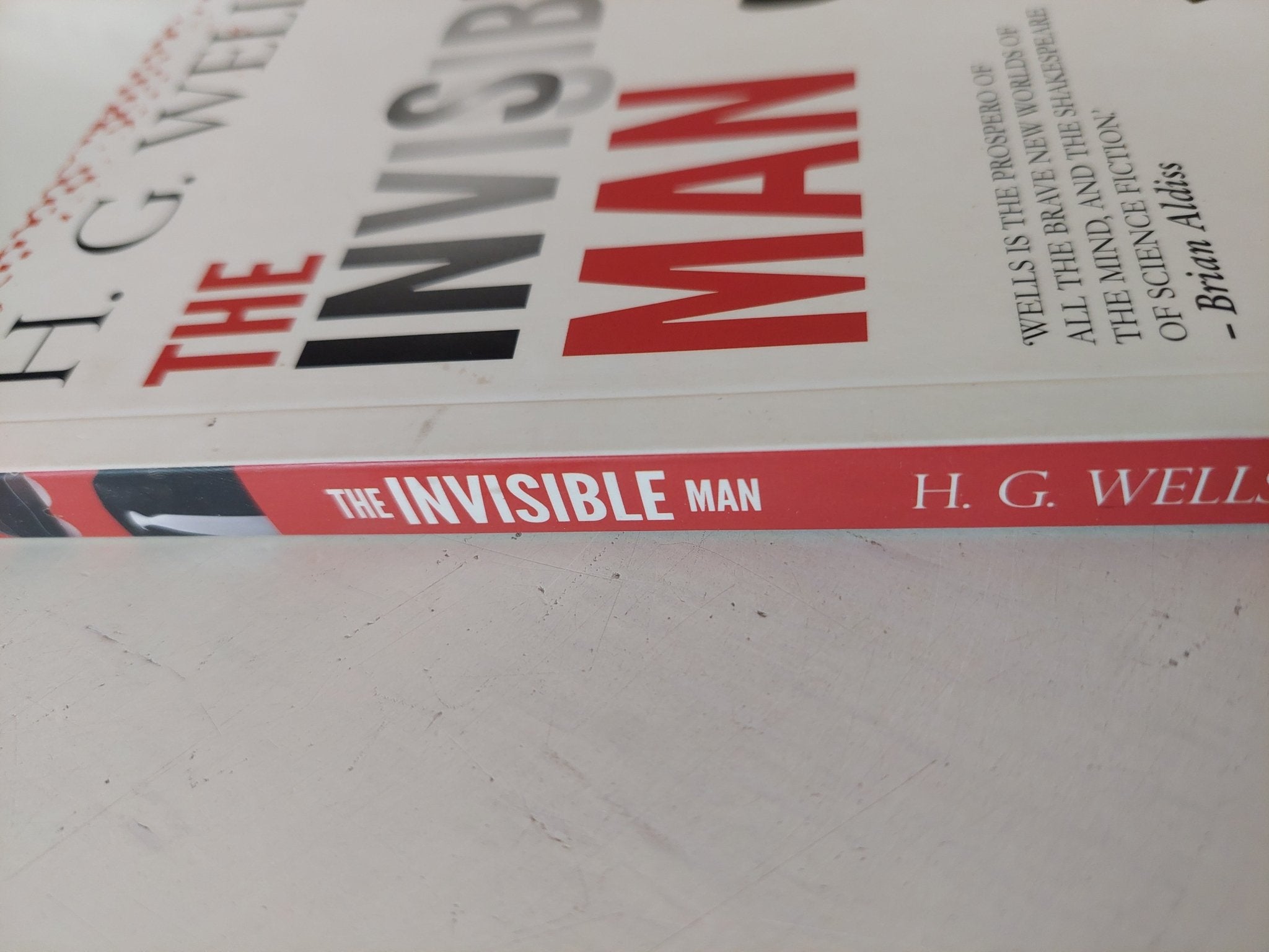 The invisible man / H. G. Wells - متجر كتب مصر - متجر كتب مصر