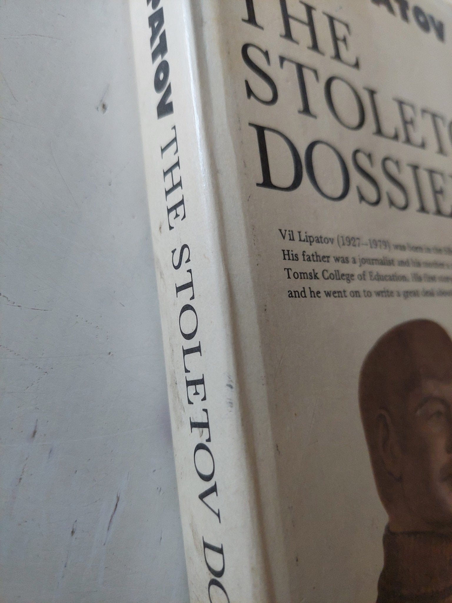 The Stoletov Dossier / Vil Lipatov - هارد كفر - متجر كتب مصر - متجر كتب مصر