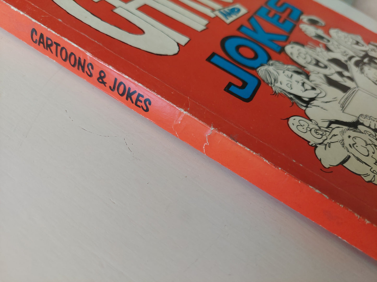 The giant book of cartoons and jokes قطع كبير