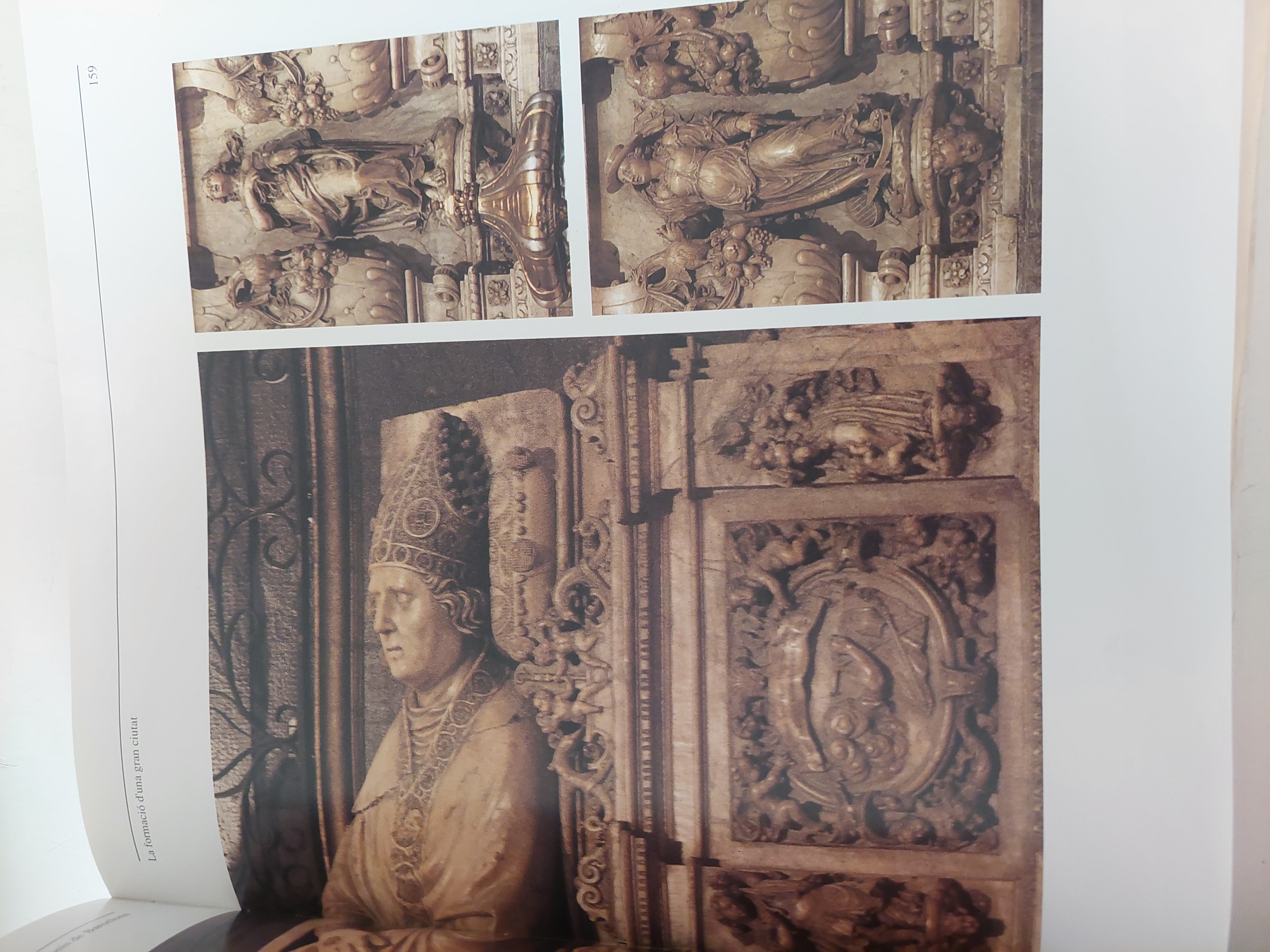 Les metamorfosis de Barcelona / Joaquim Molas - قطع كبير ملحق بالصور/ هارد كفر - متجر كتب مصرمتجر كتب مصر