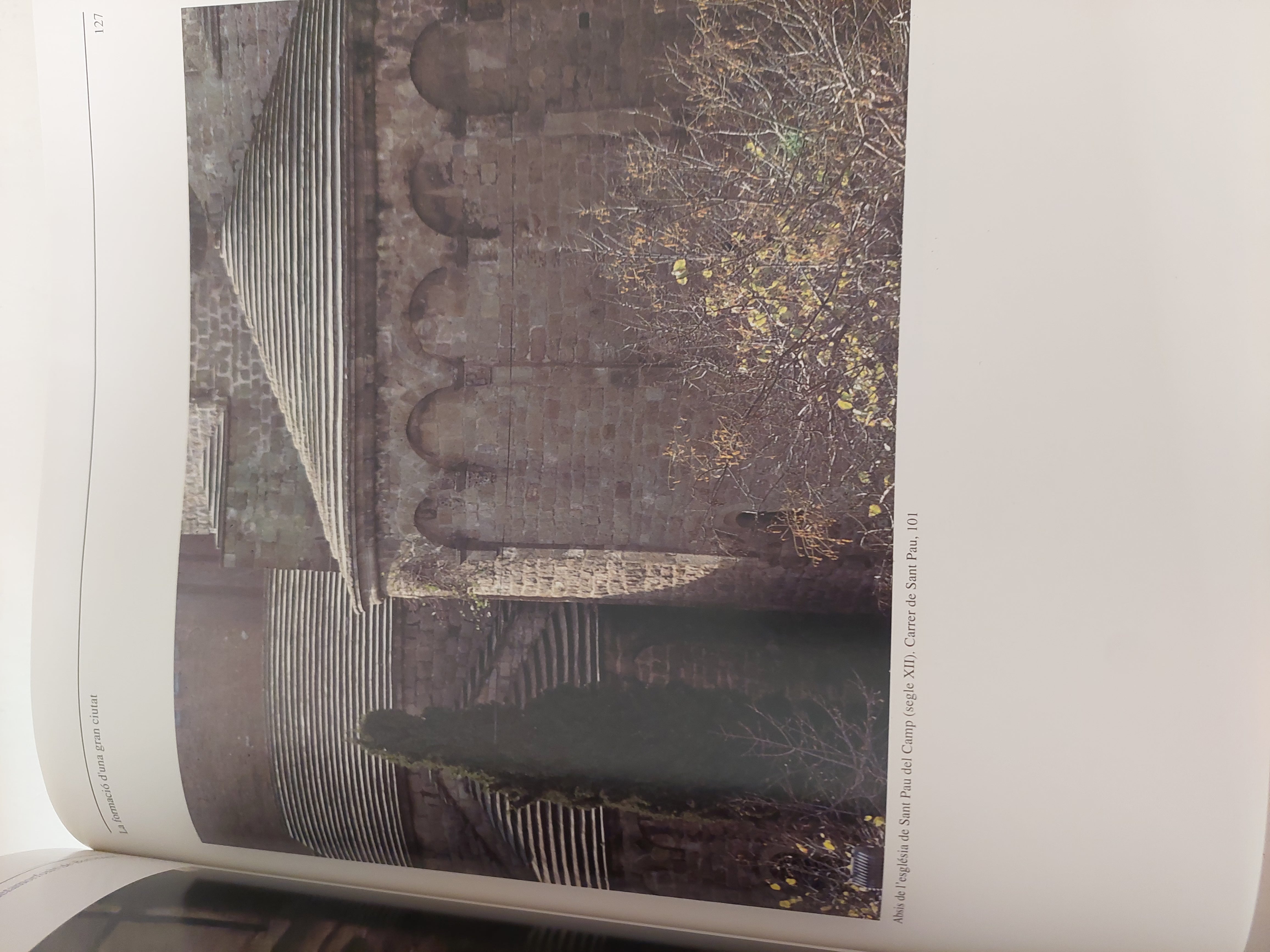 Les metamorfosis de Barcelona / Joaquim Molas - قطع كبير ملحق بالصور/ هارد كفر - متجر كتب مصرمتجر كتب مصر