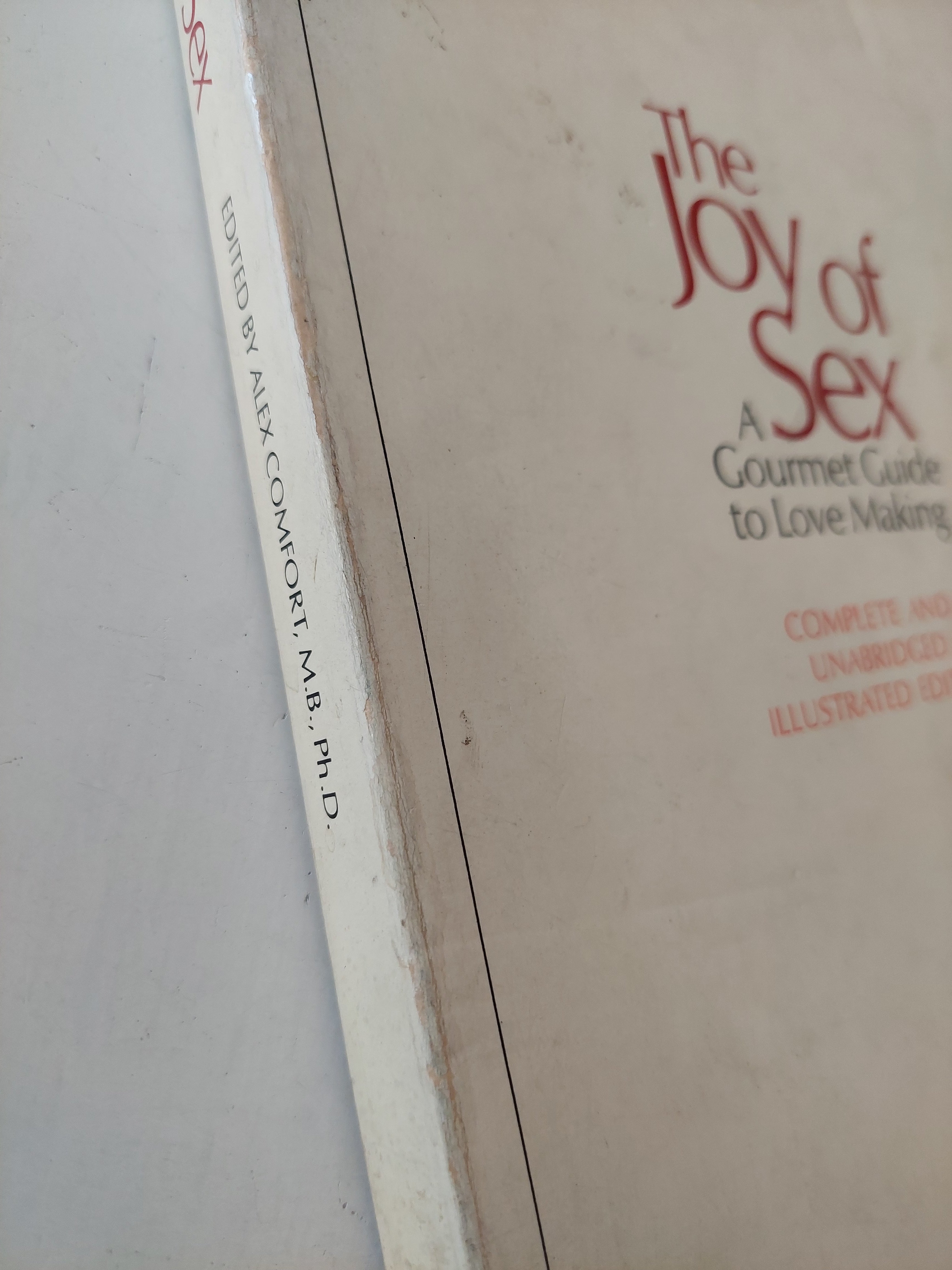 The joy of sex .. a gourmet guide to love making - قطع كبير