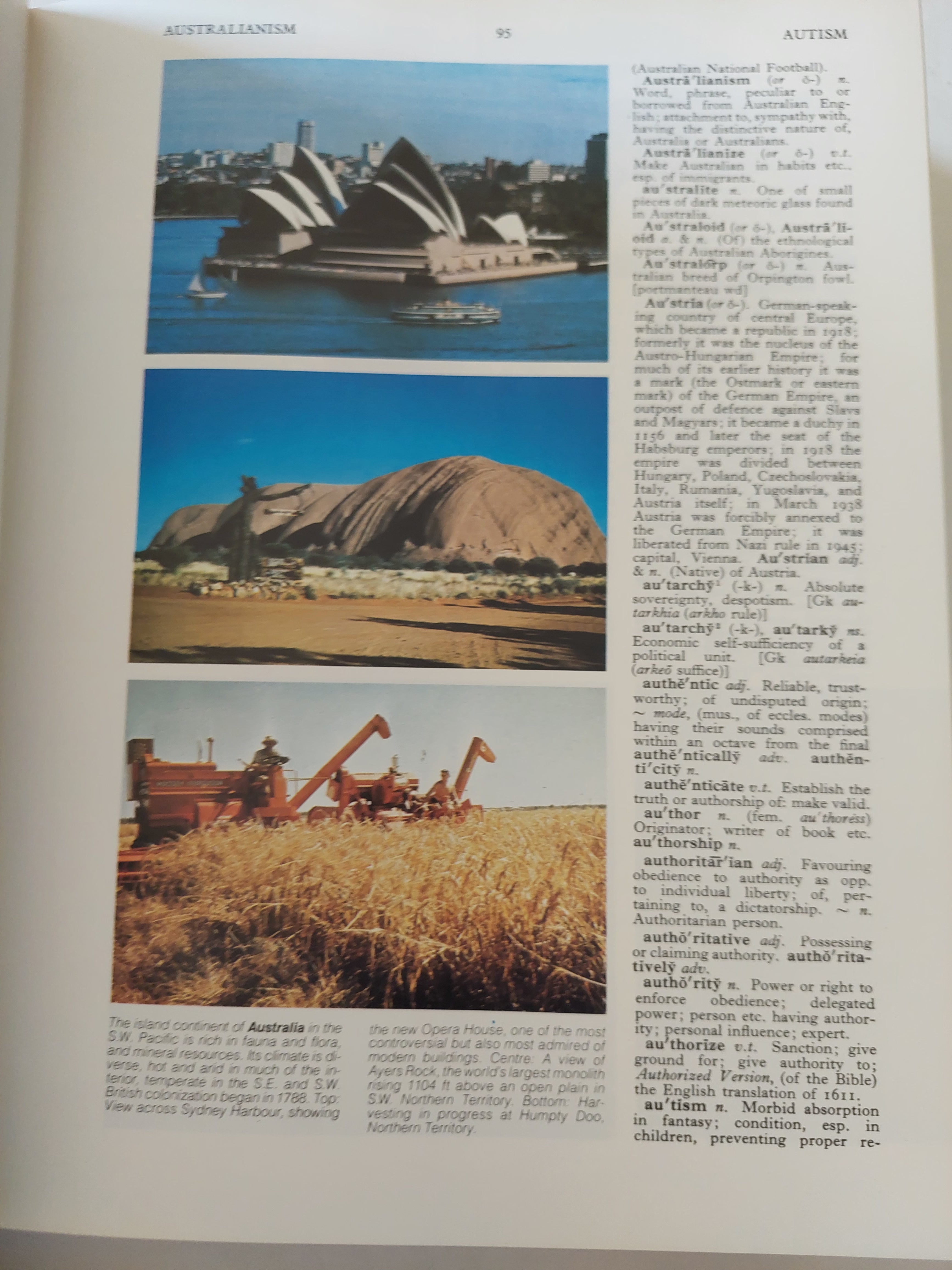 The Oxford illustrated dictionary - قطع كبير ملحق بالصور/ جزئين هارد كفر - متجر كتب مصرمتجر كتب مصر