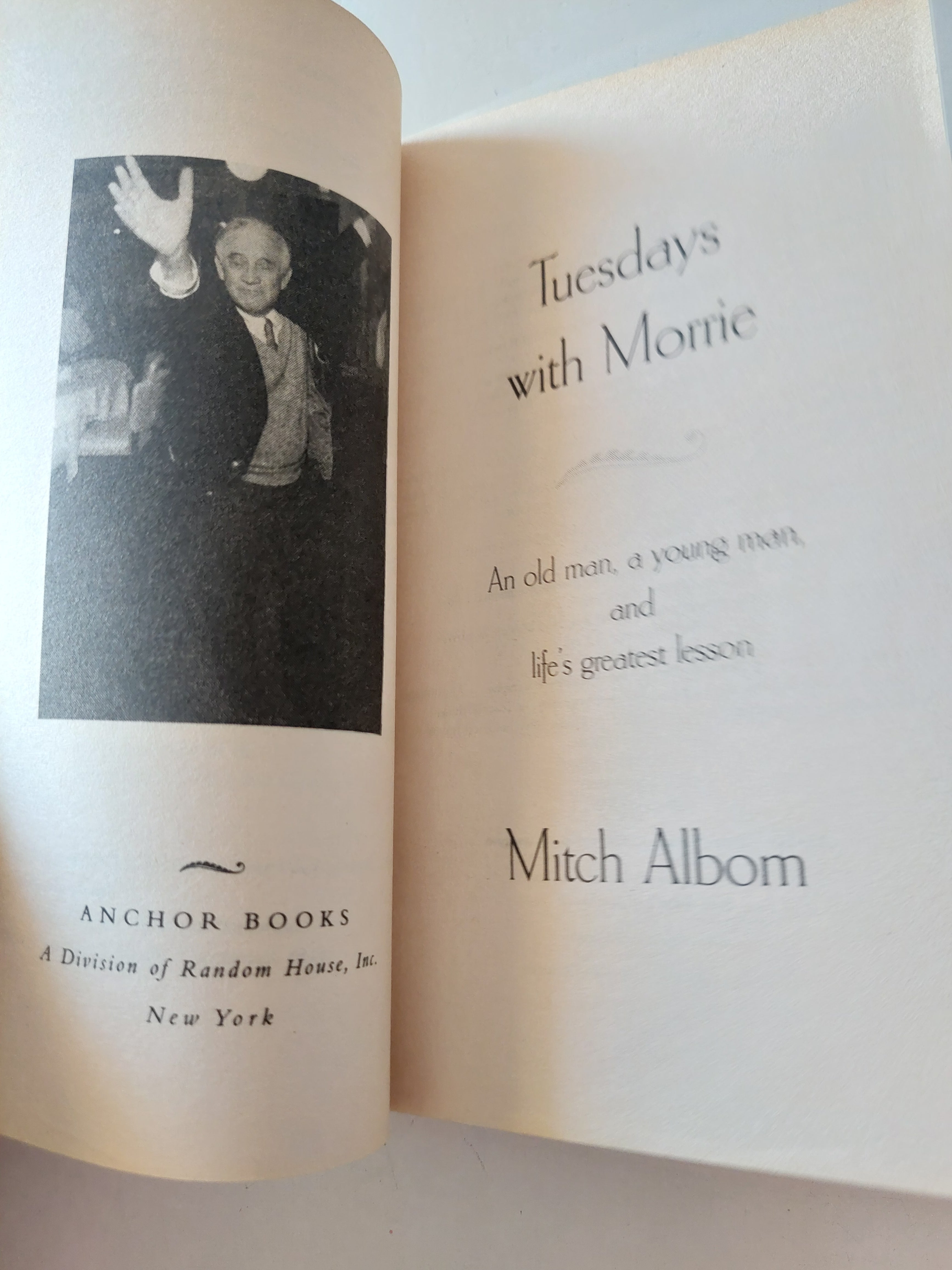 Tuesdays with Morrie / Mitch Albom - متجر كتب مصرمتجر كتب مصر