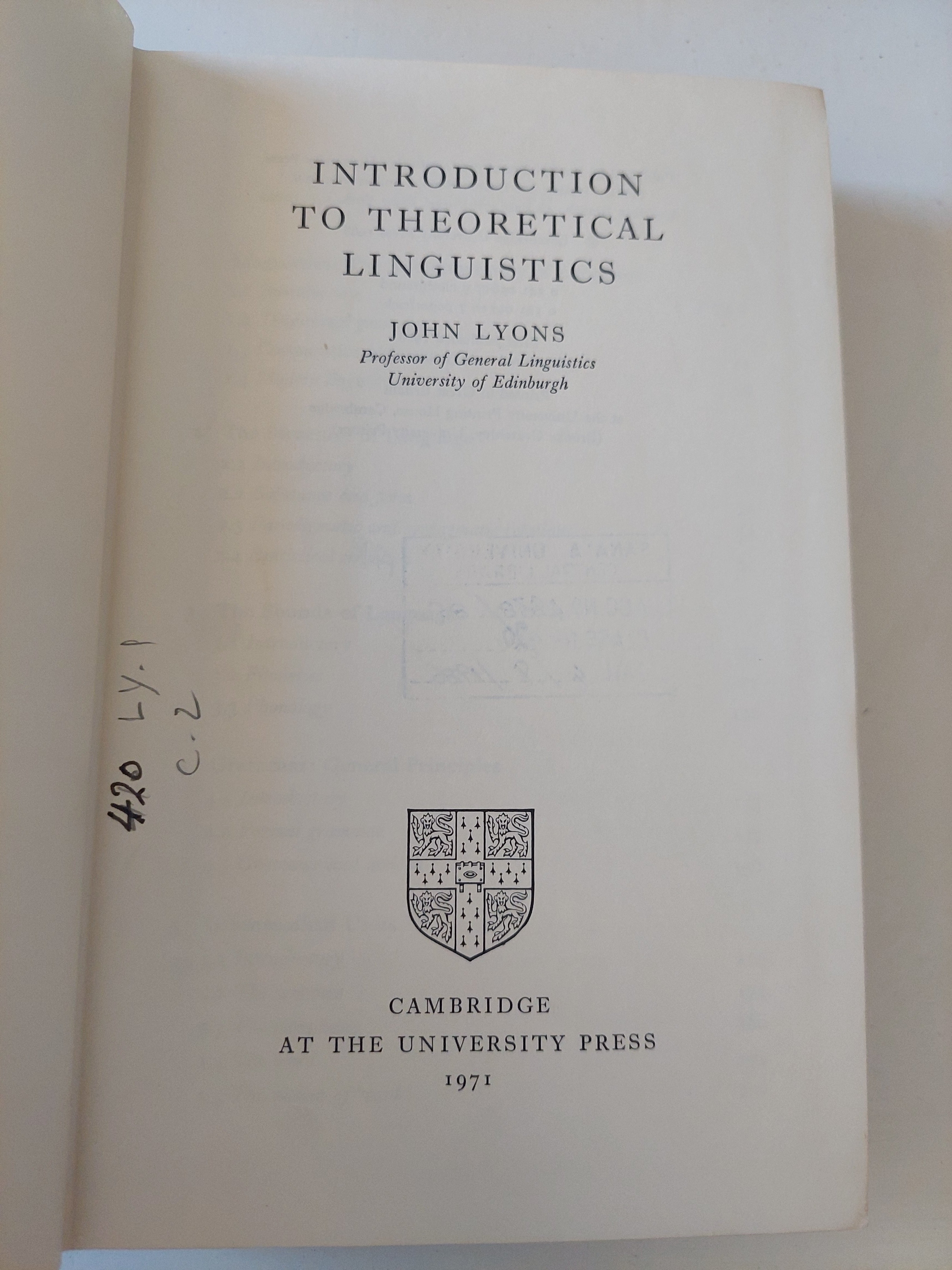 Introduction to theoretical linguistics / John Lyona 