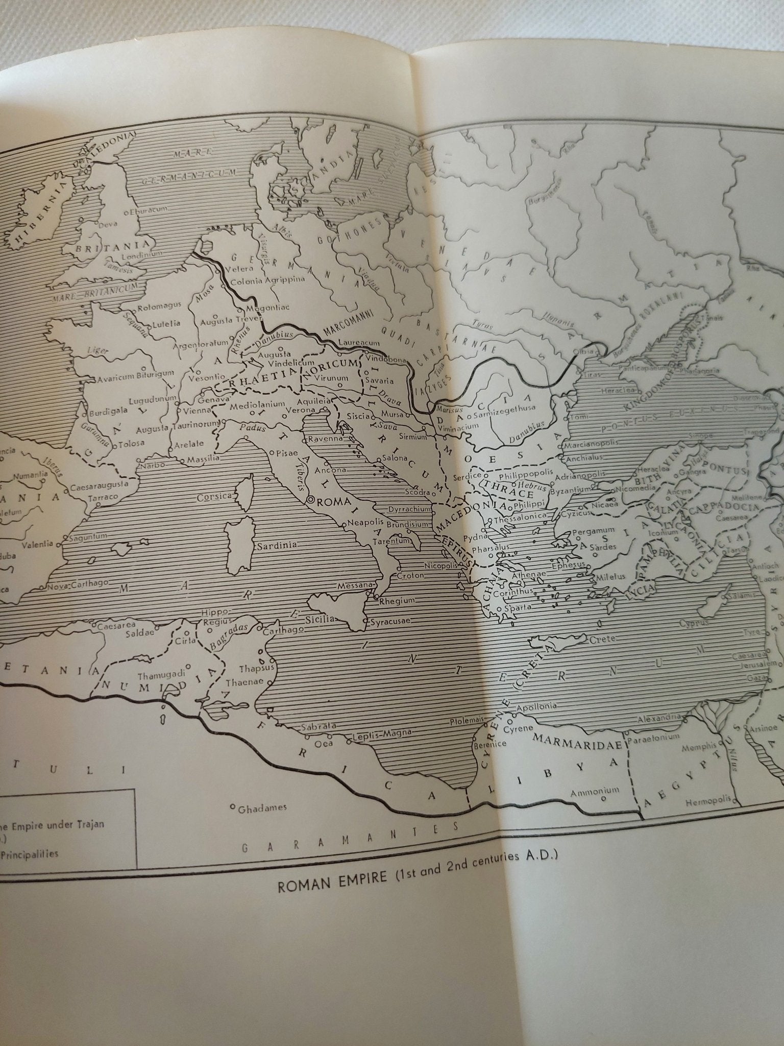 A short history of the world / A. Z. Manfred 1974 دار التقدم موسكو - جزئين هارد كفر - متجر كتب مصر - متجر كتب مصر