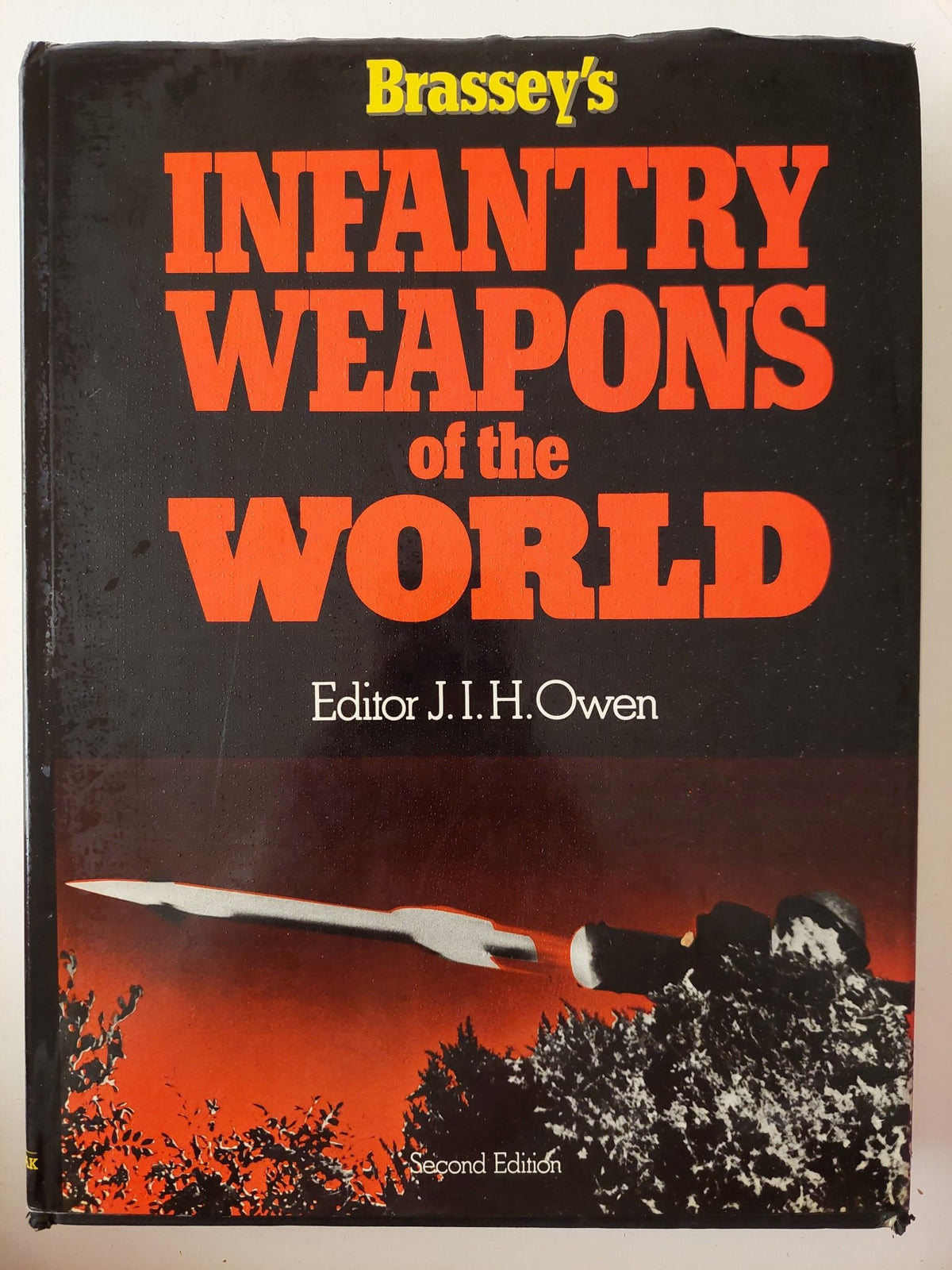 Brassey's Infantry weapons of the world - قطع كبير هارد كفر / ملحق بالصور - متجر كتب مصرمتجر كتب مصر
