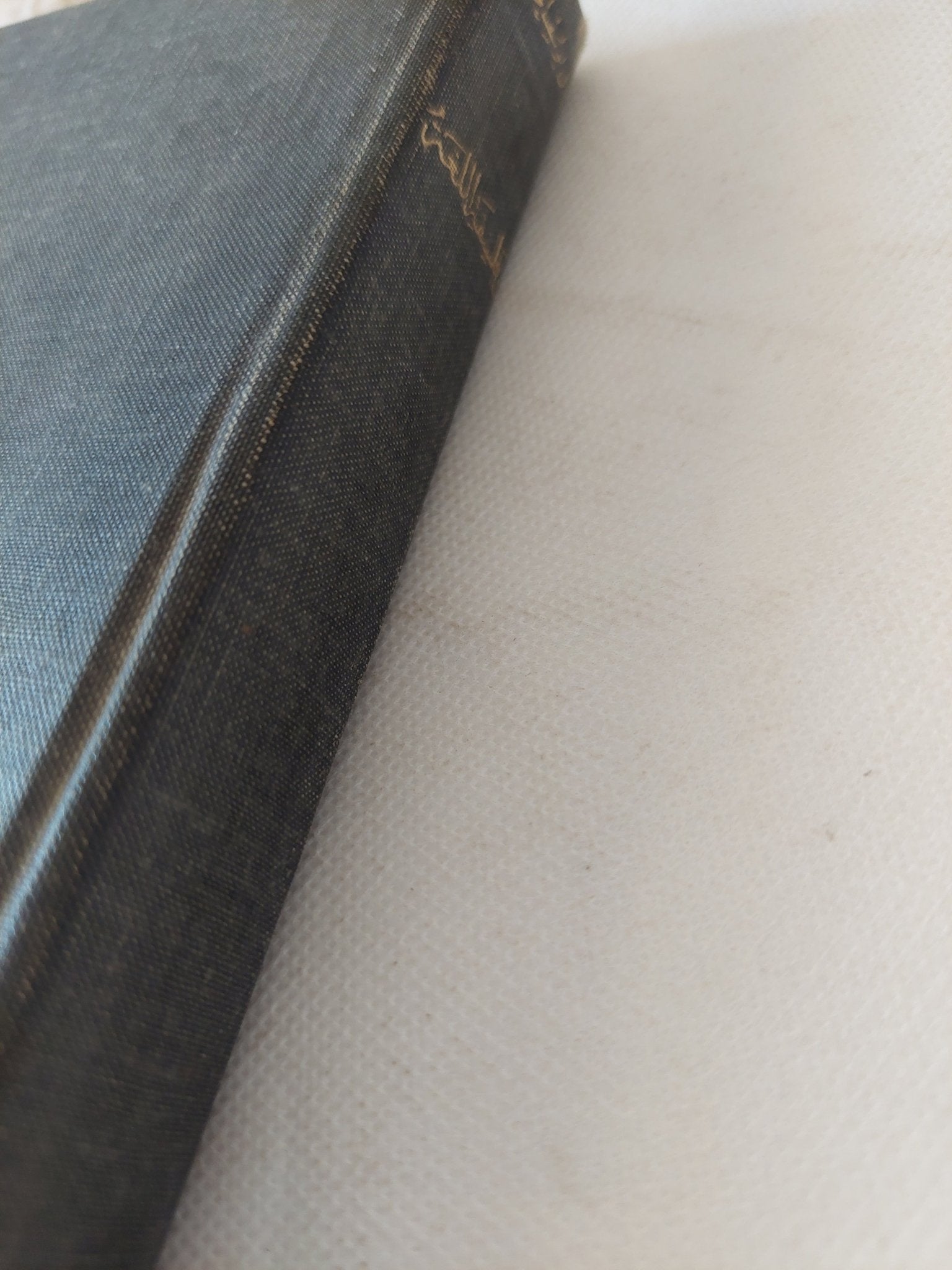 فى فلسفة اللغة / كمال يوسف الحاج - هارد كفر - متجر كتب مصر - المكتبة الفلسفية