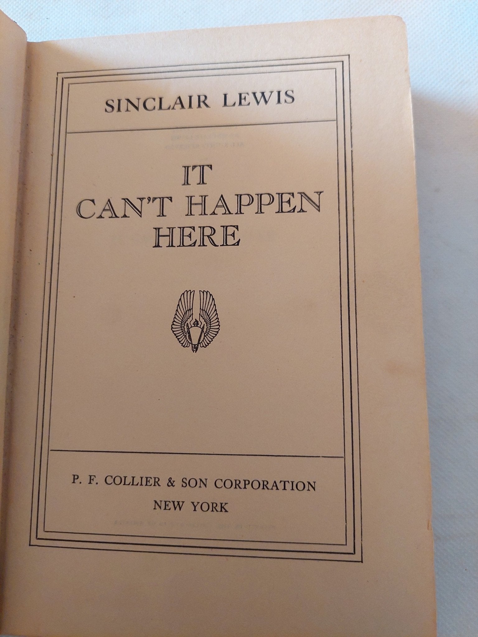 It can't happen here / Sinclair Lewis - هارد كفر - متجر كتب مصر - متجر كتب مصر