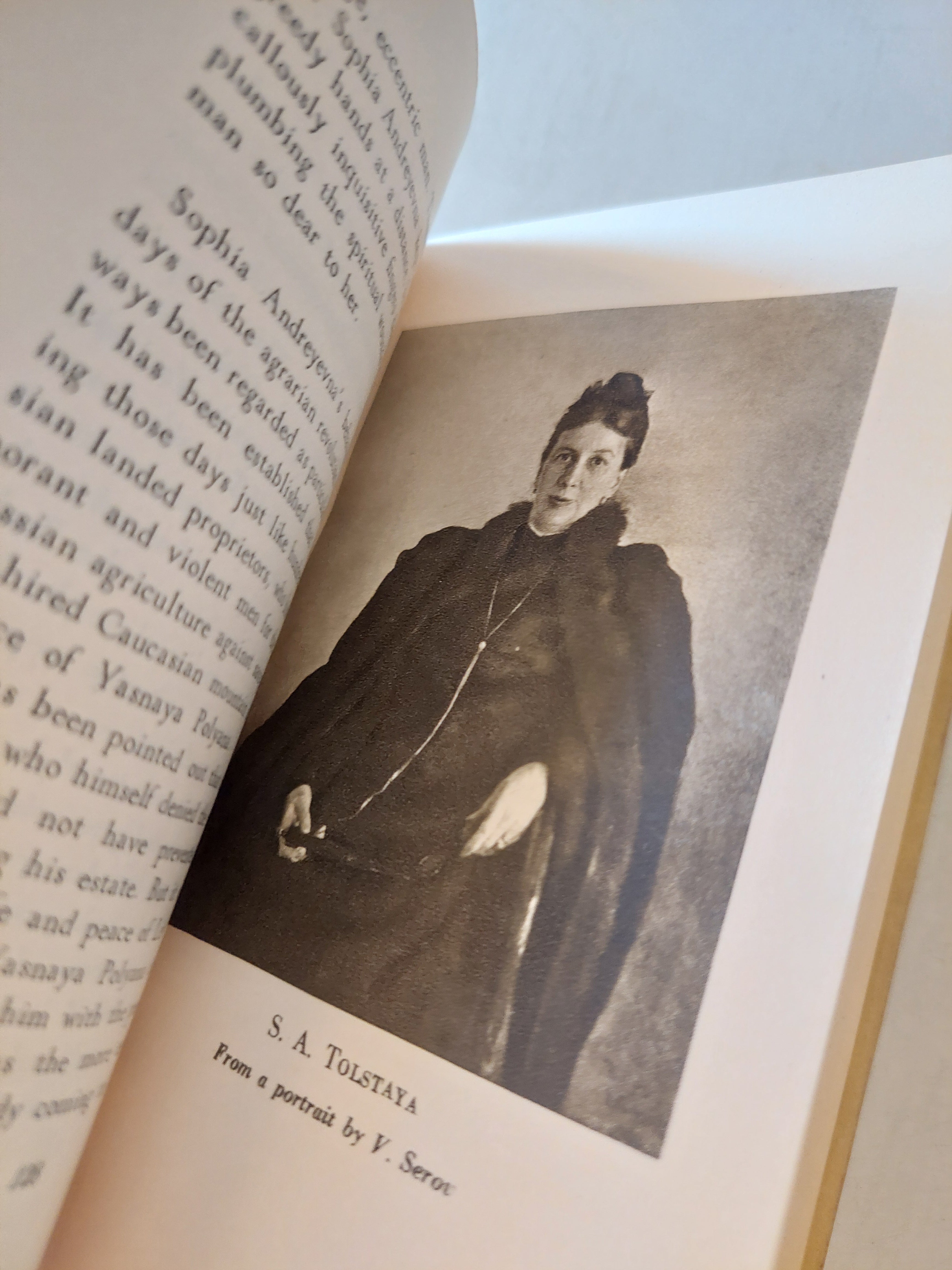 Literary Portraits / M Gorky - ملحق بالصور / هارد كفر - متجر كتب مصر - متجر كتب مصر