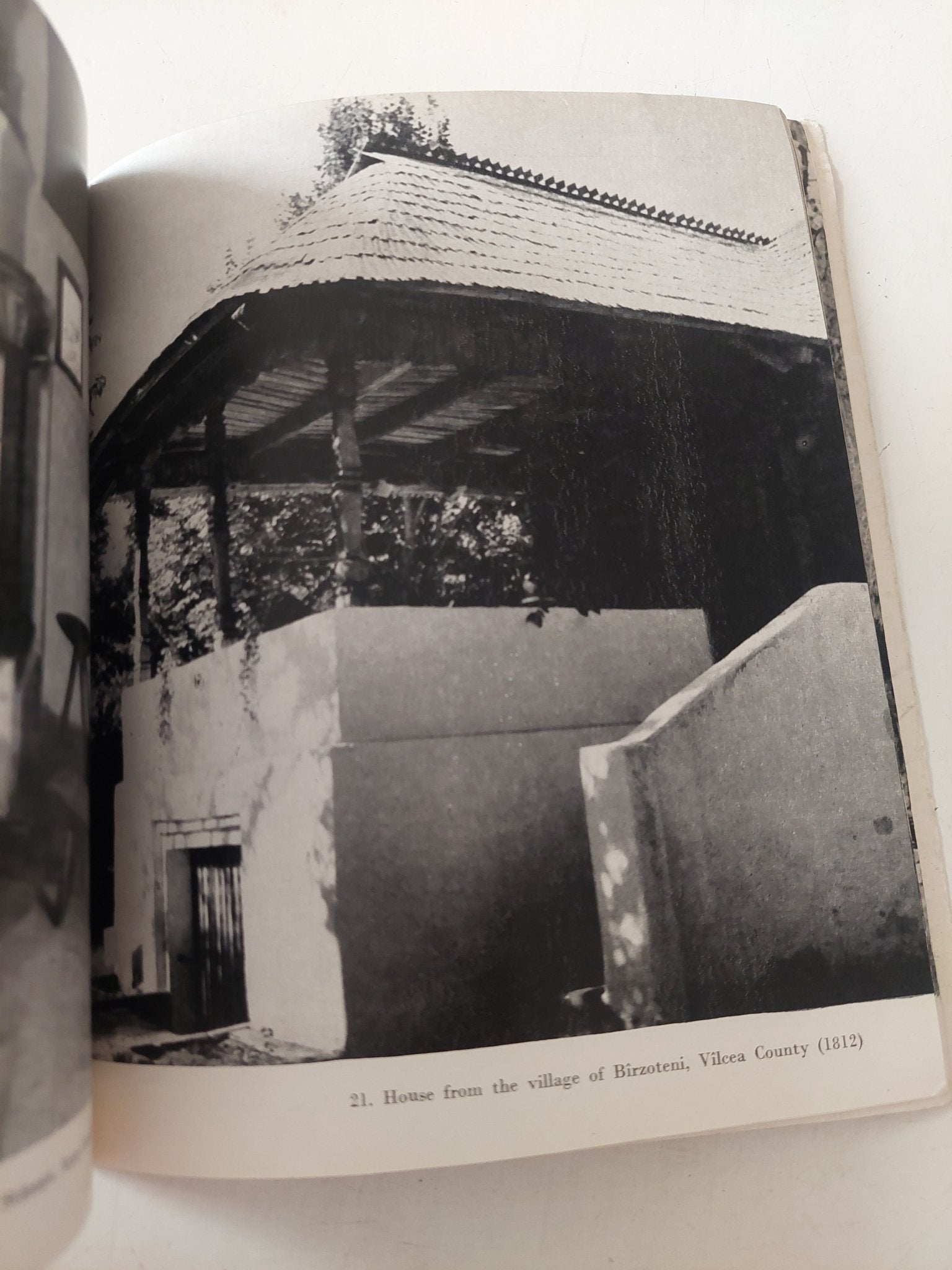 ملحق بالصور the village museum in Bucharest / GH. Fosca - ١٩٧٠ - متجر كتب مصر - متجر كتب مصر