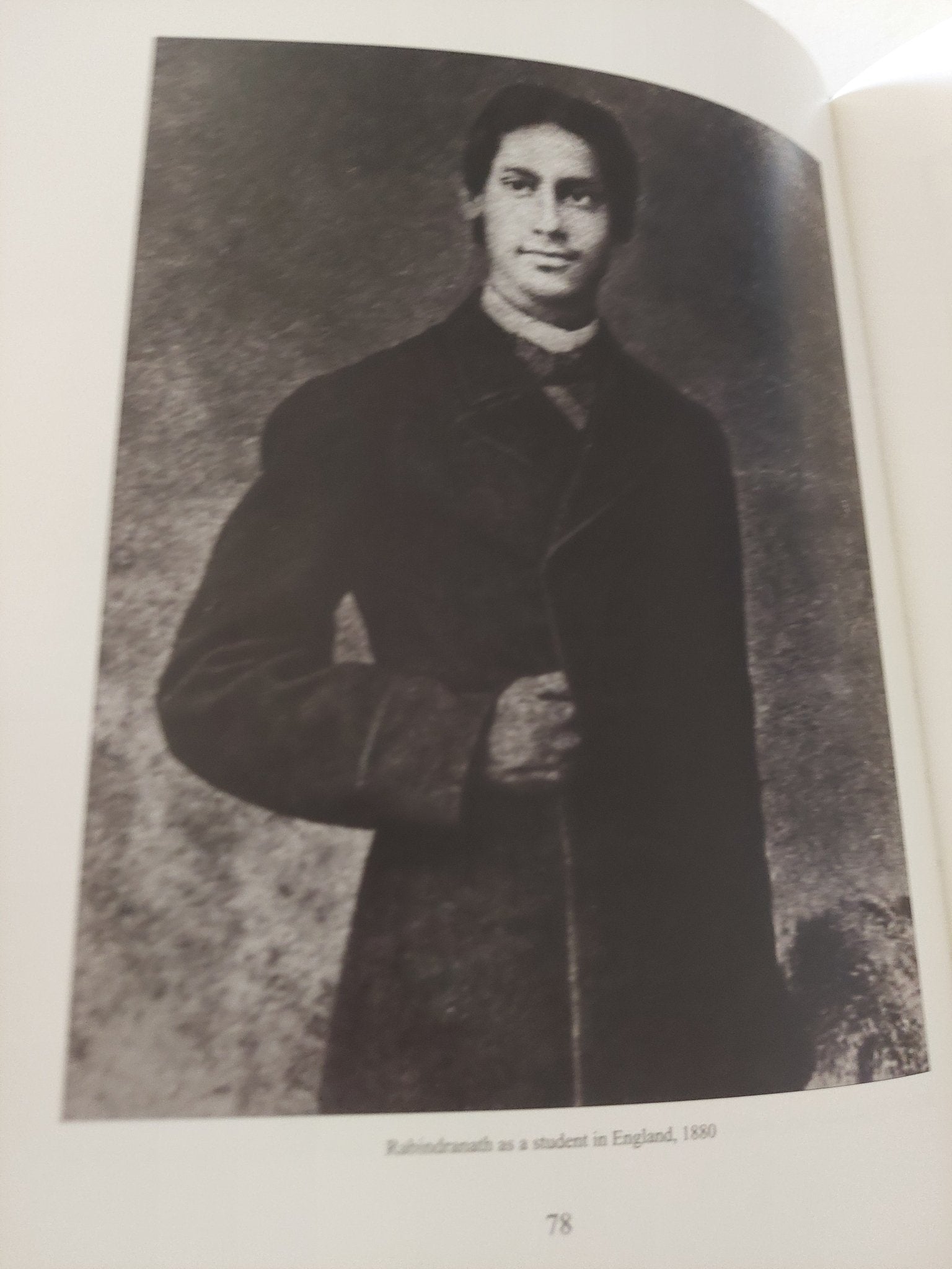 Rabindranath Tagore: A Commemorative Volume - قطع كبير ملحق بالصور / هارد كفر - متجر كتب مصر - متجر كتب مصر