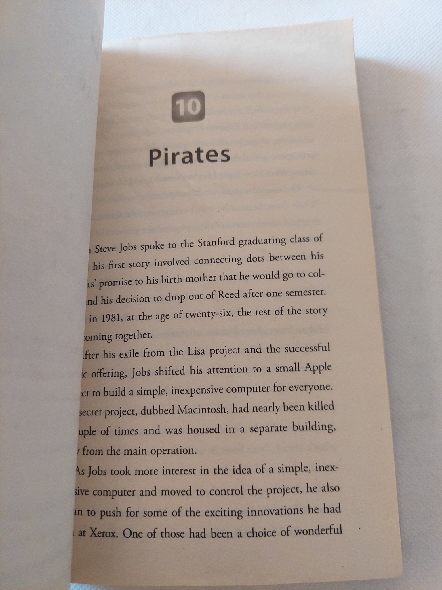 Steve Jobs the man who thought different / Karen Blumenthal - ملحق بالصور - متجر كتب مصر - متجر كتب مصر