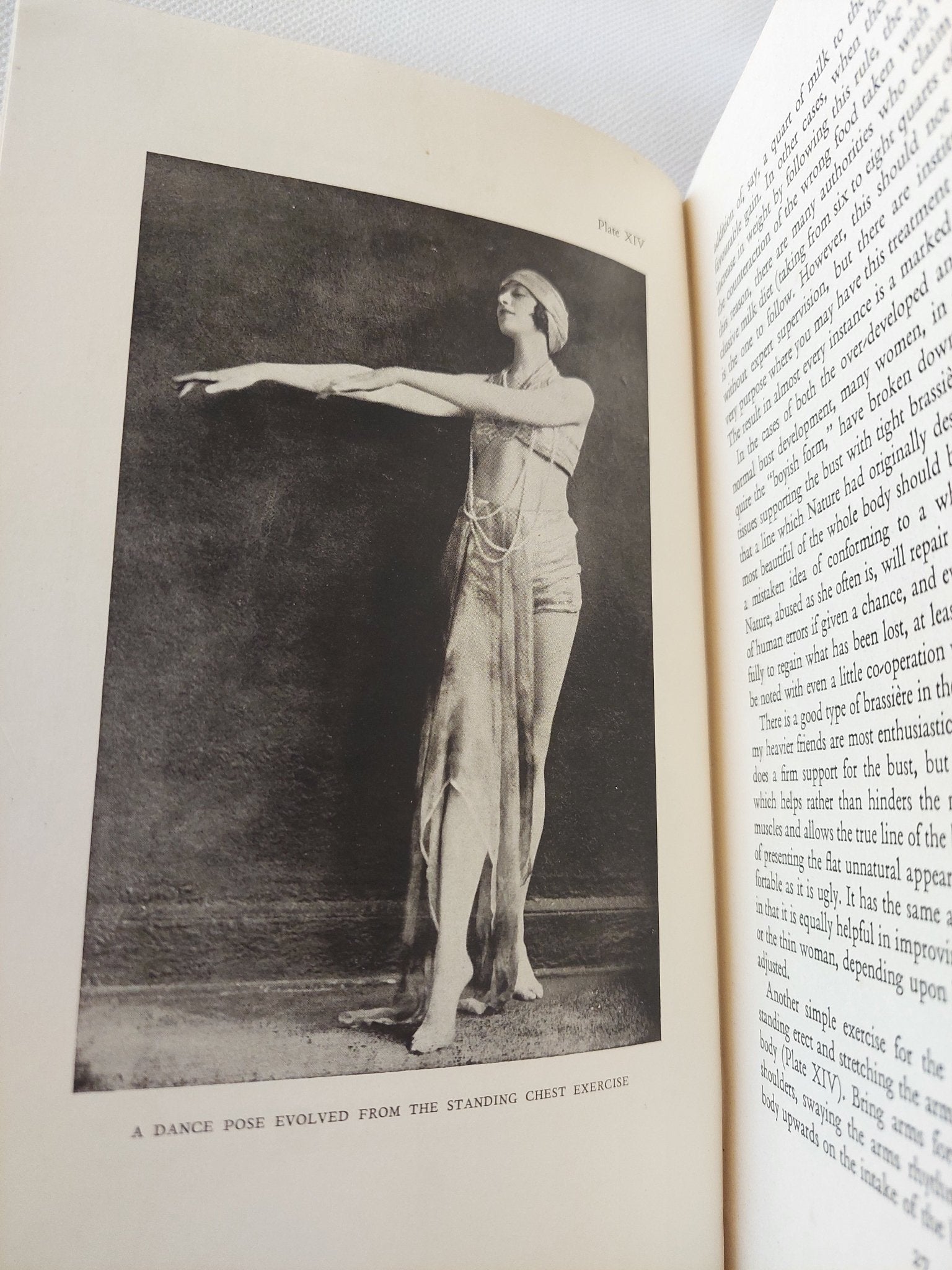 the art od the body / Marguerite Agniel - هارد كفر ملحق بالصور - متجر كتب مصر - متجر كتب مصر