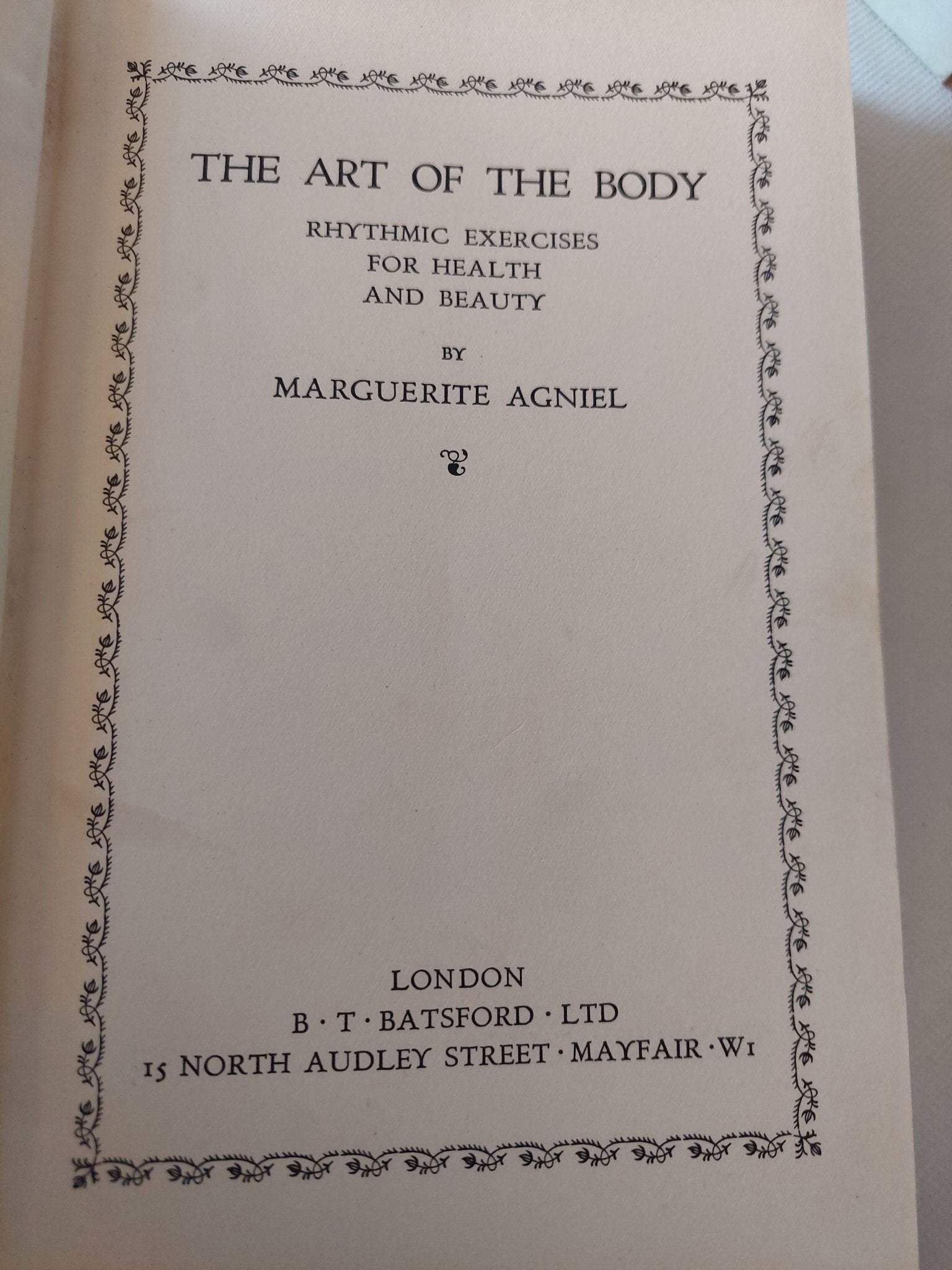 the art od the body / Marguerite Agniel - هارد كفر ملحق بالصور - متجر كتب مصر - متجر كتب مصر