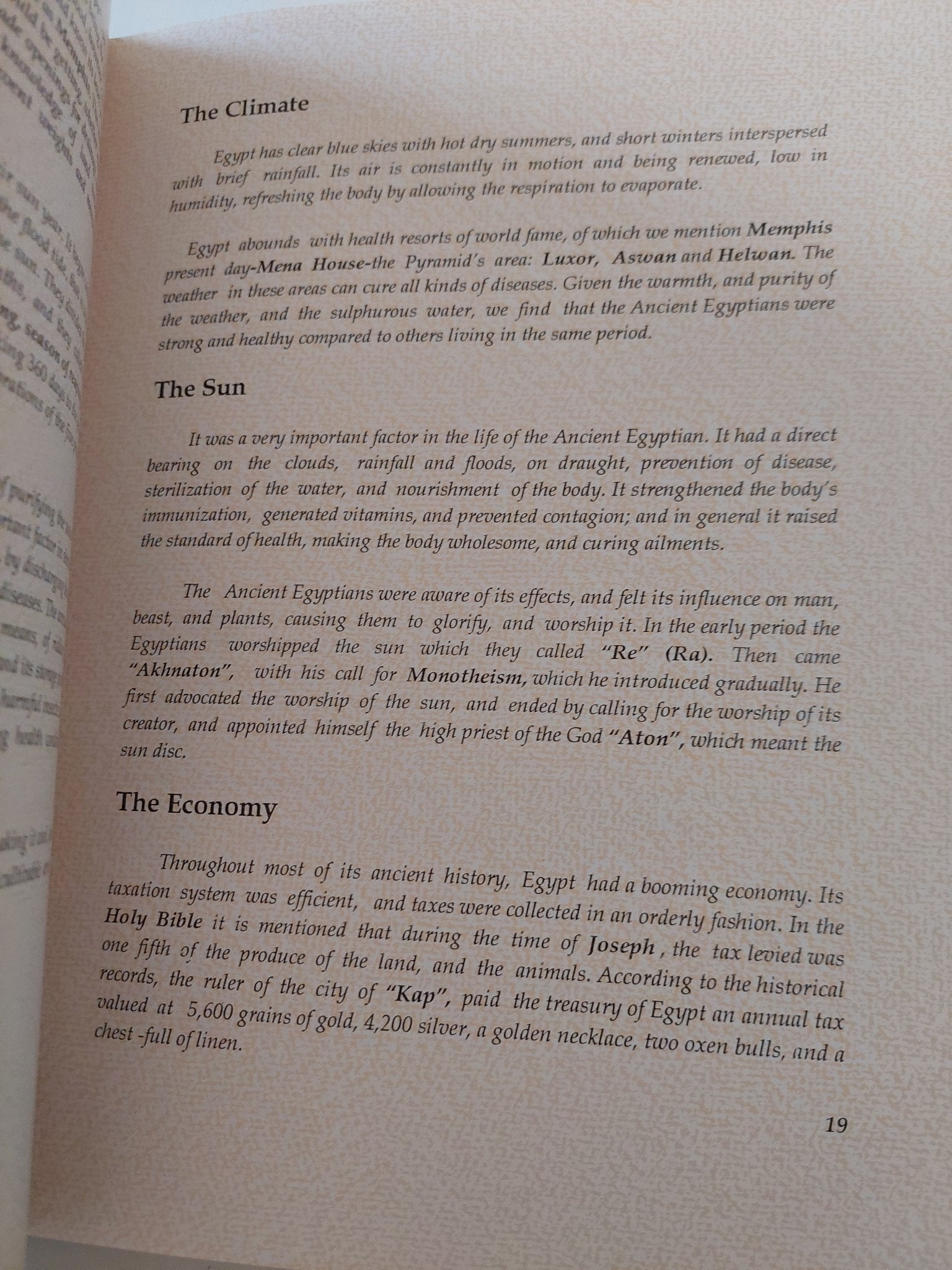 The art of childbirth in Ancient Egypt / Mohamed Fayad - قطع كبير ملحق بالصور / هارد كفر - متجر كتب مصر - متجر كتب مصر