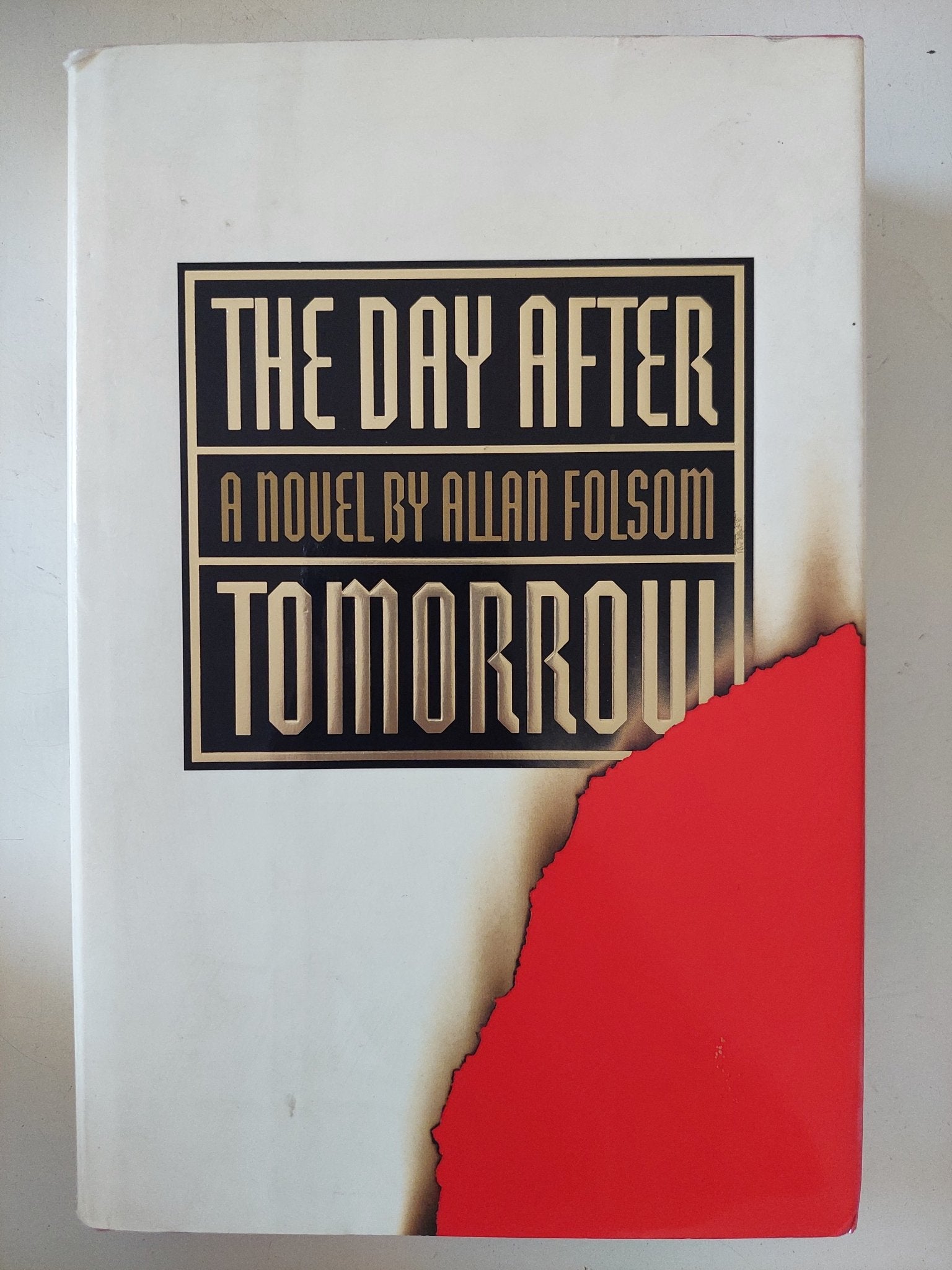 The day after tomorrow / Allan Folsom - هارد كفر - متجر كتب مصر - متجر كتب مصر