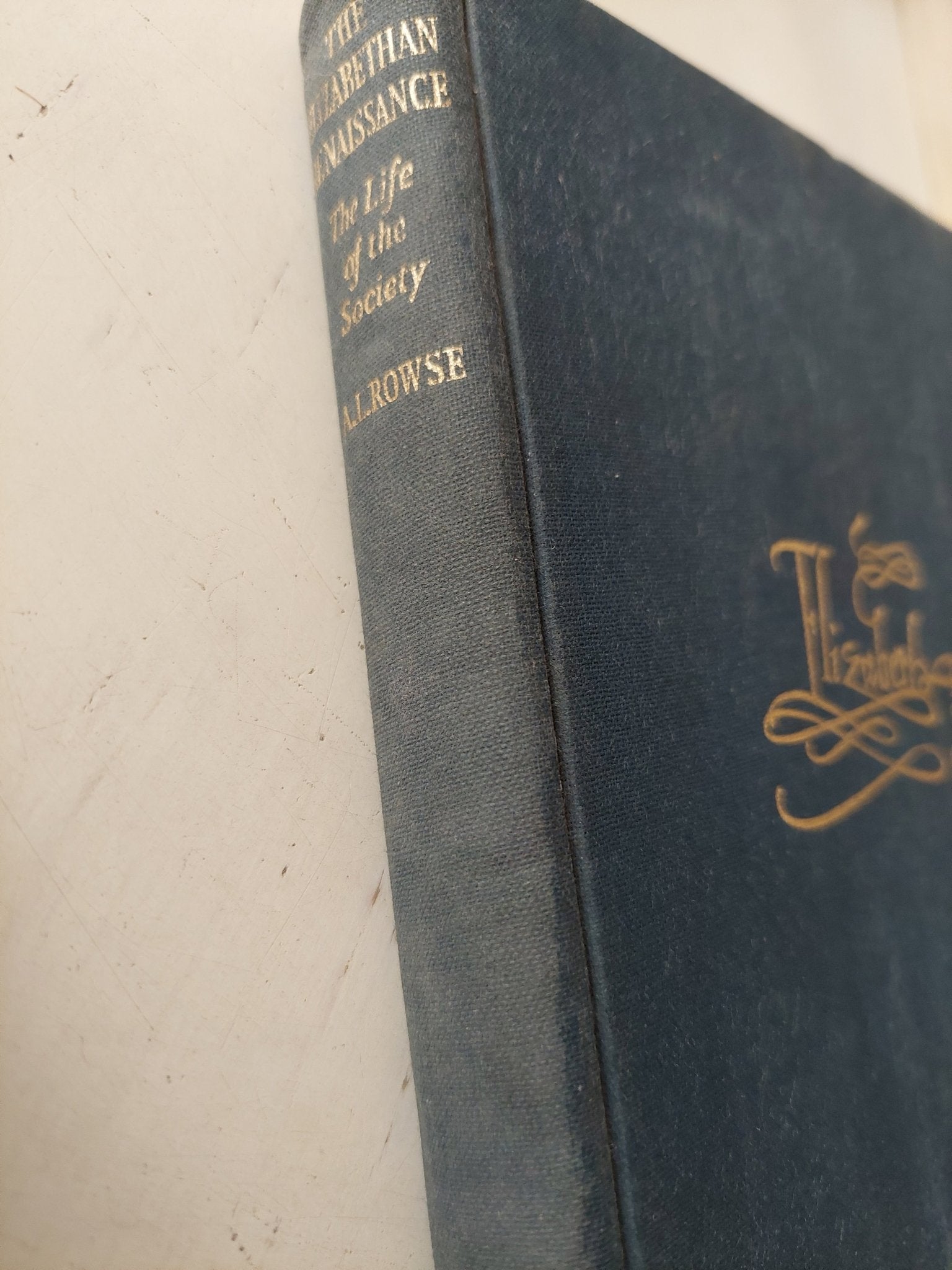 the Elizabethan renaissance .. the life of society / A.L. Rowse - هارد كفر - متجر كتب مصر - متجر كتب مصر