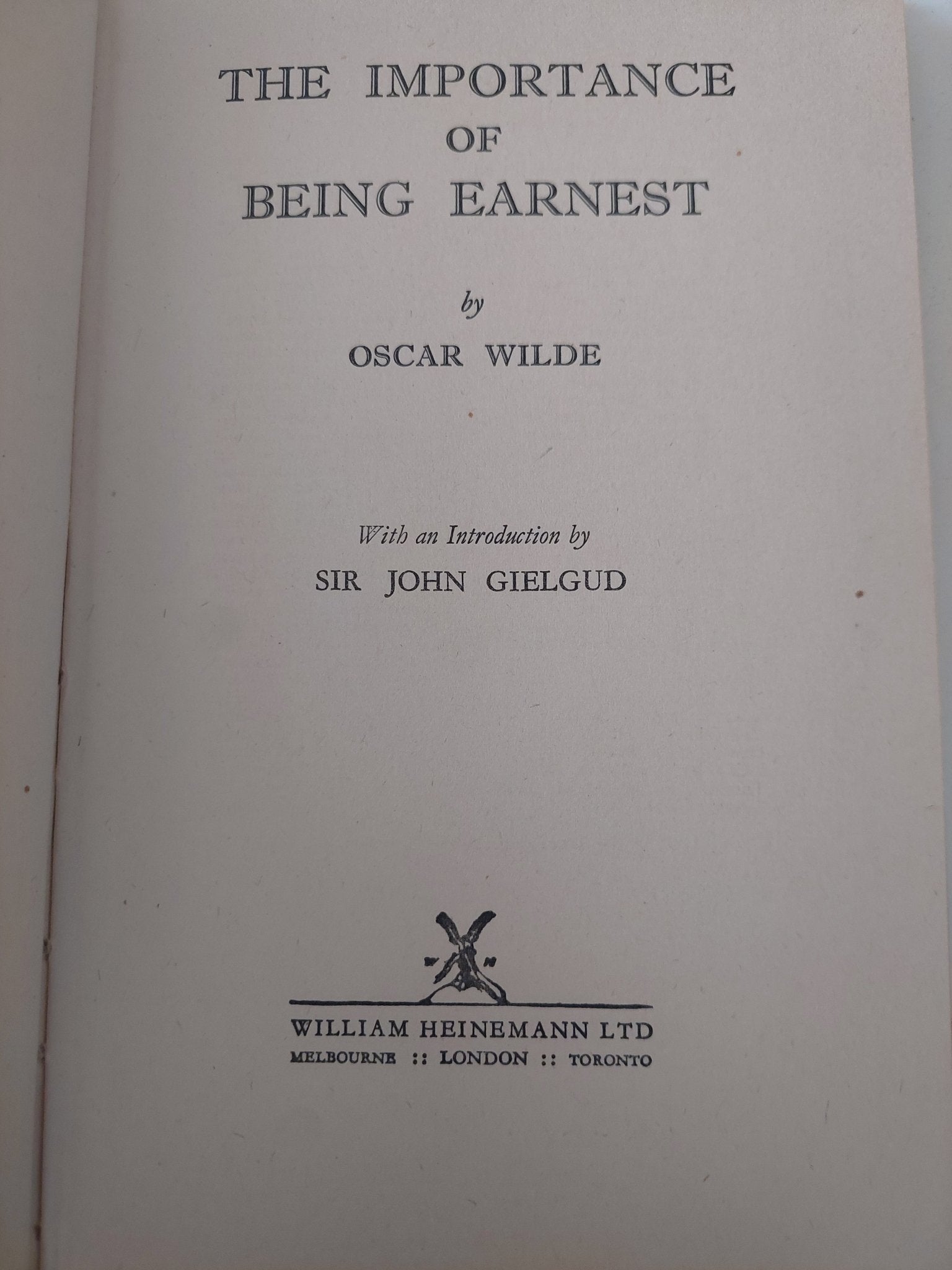 The importance of being earnest / Oscar Wilde - هارد كفر - متجر كتب مصر - متجر كتب مصر