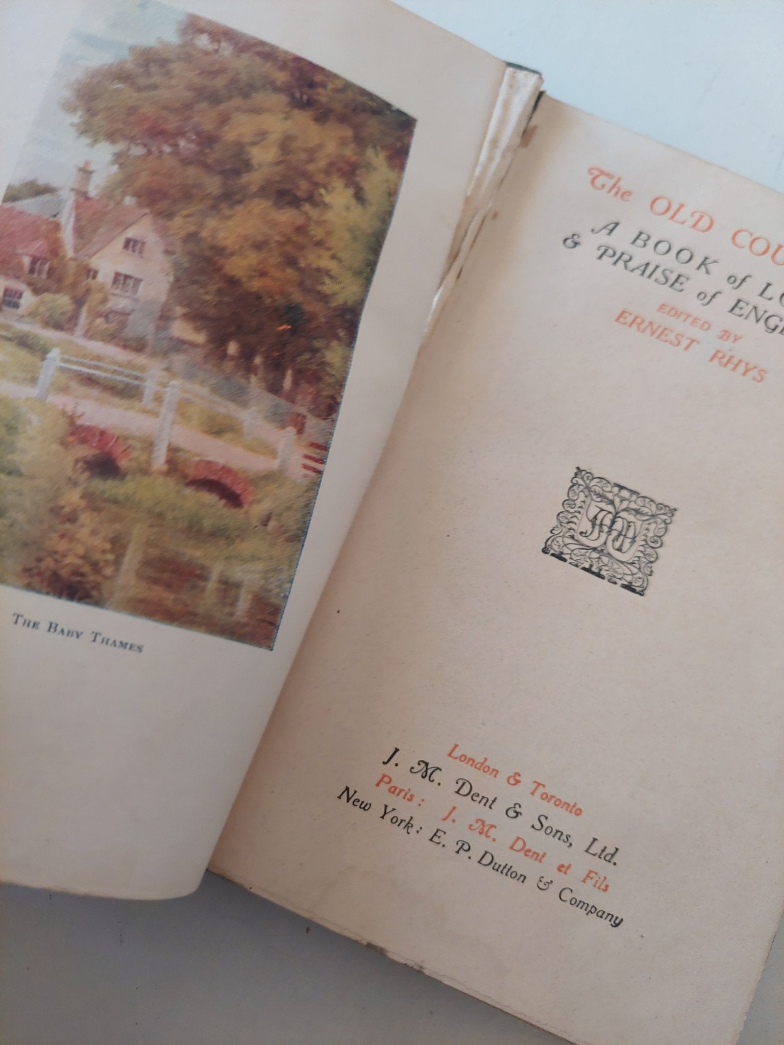 The Old Country: A Book of Praise of England - Ernest Rhys - هارد كفر ملحق بالصور - متجر كتب مصر - متجر كتب مصر