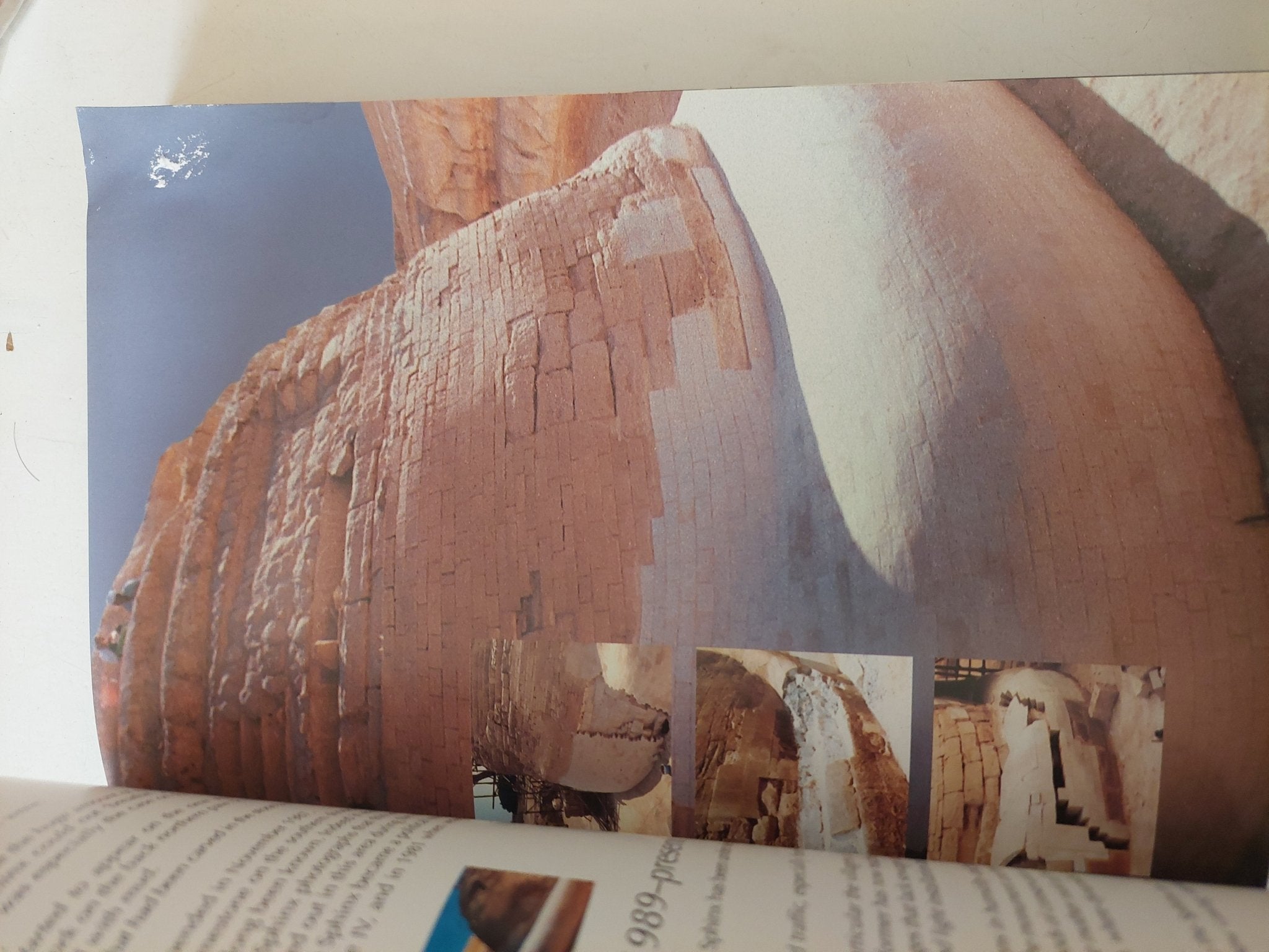 the secrets of the Sphinx / Zahi Hawas - إهداء خاص من المؤلف - متجر كتب مصر - متجر كتب مصر