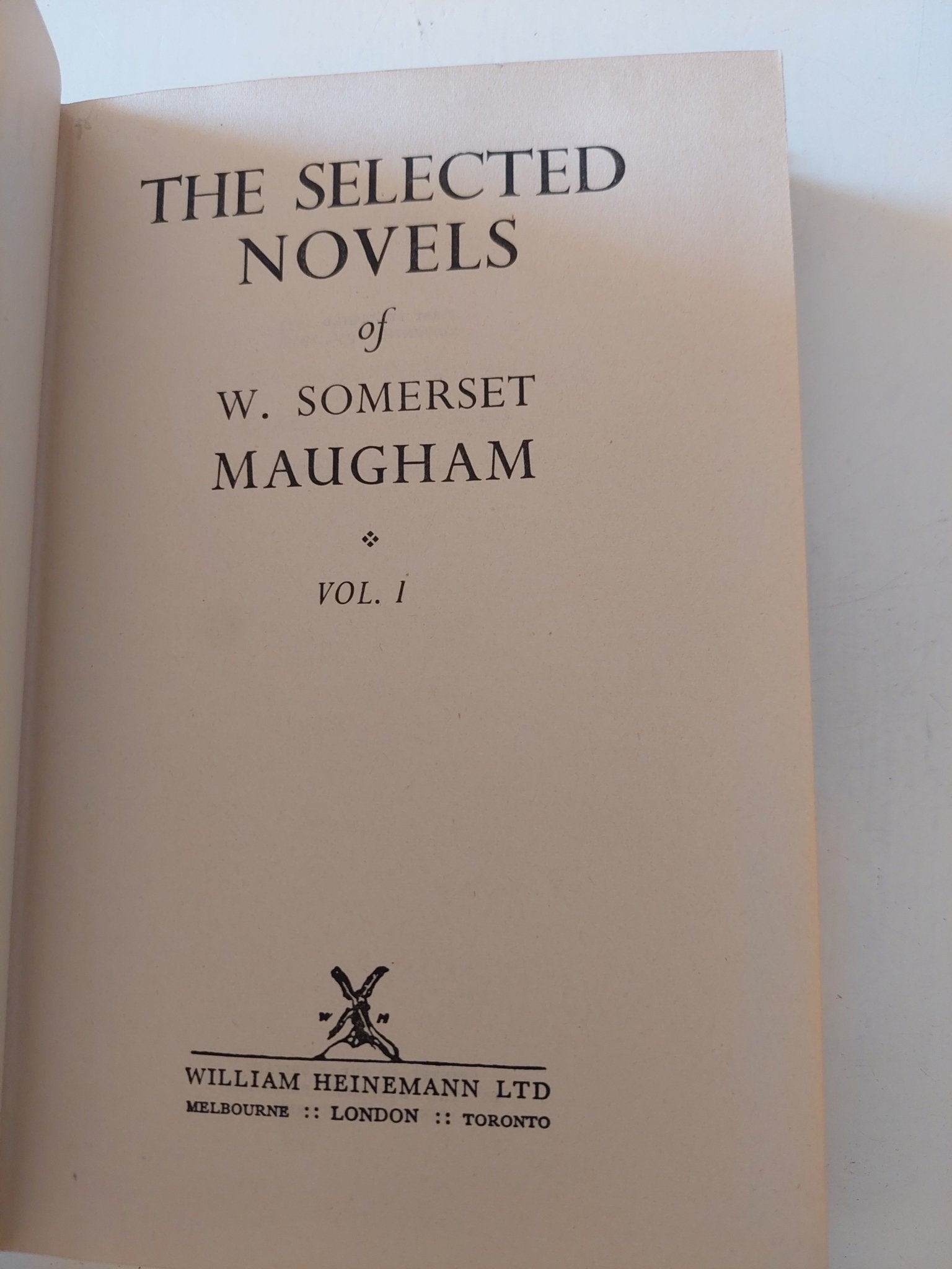 The selected novels of Somerset Maugham - جزئين هارد كفر - متجر كتب مصر - متجر كتب مصر