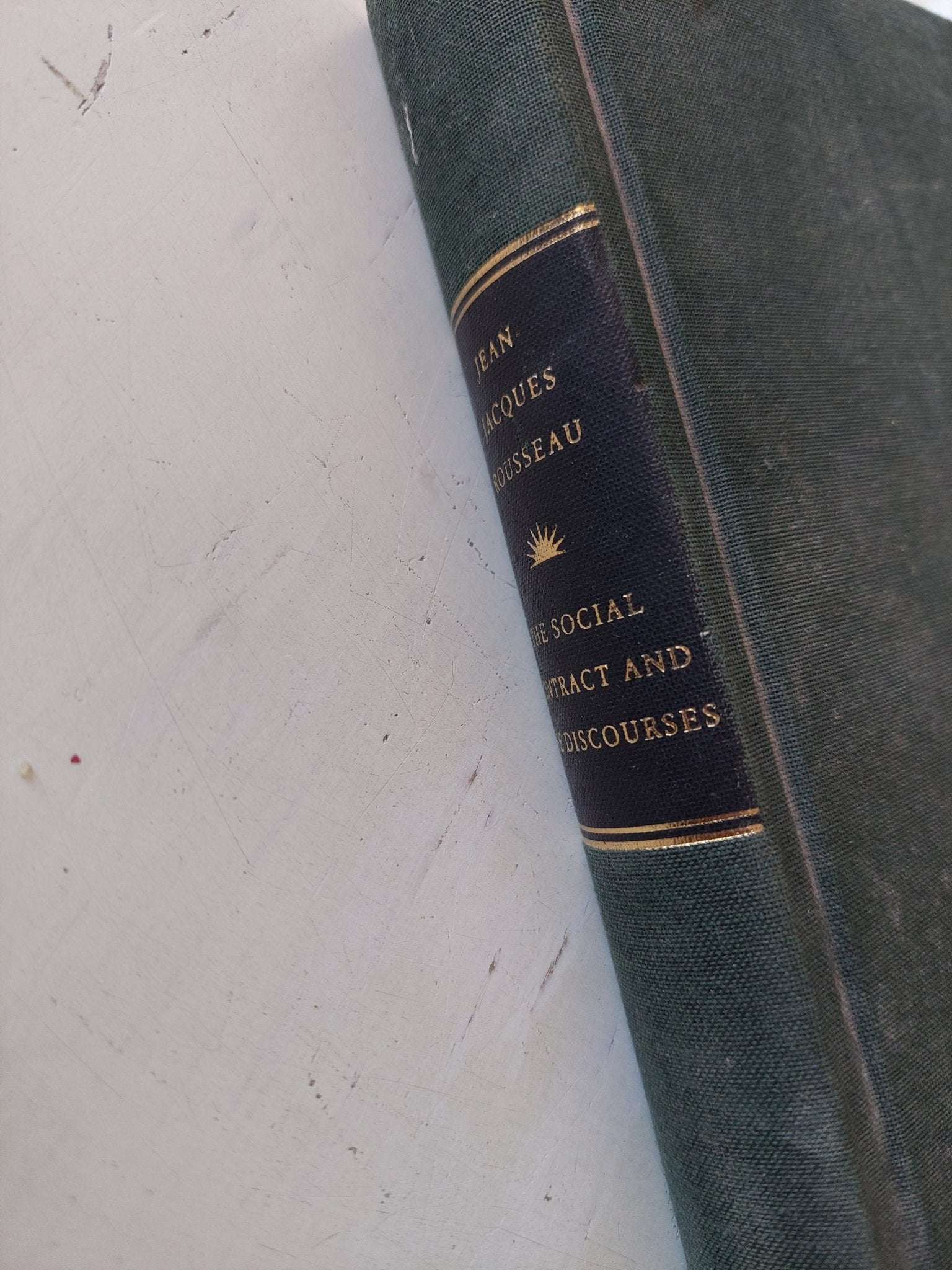 the social contract and its discourses / Jean Jacques Rousseau - هارد كفر - متجر كتب مصر - متجر كتب مصر