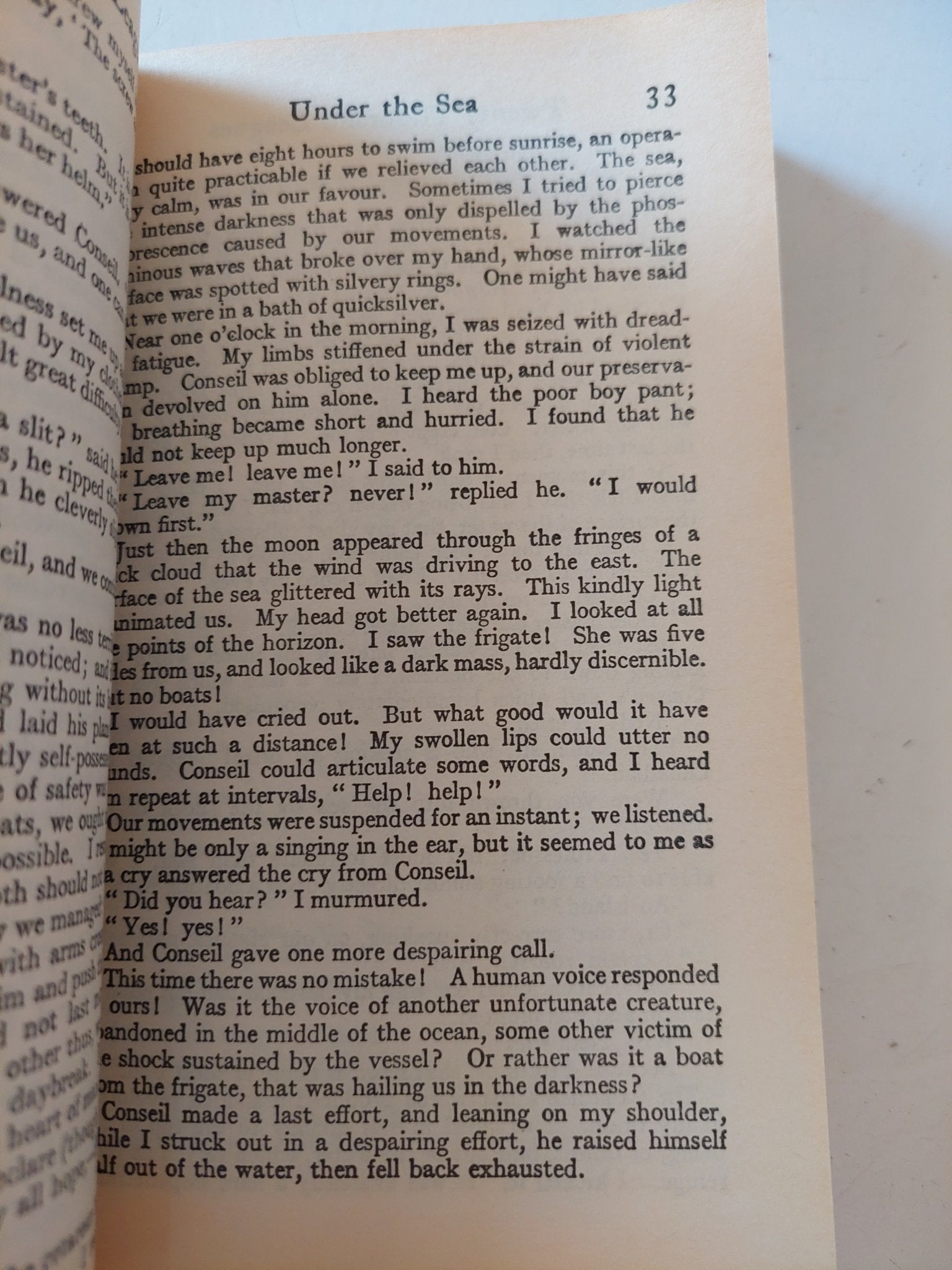 Twenty thousand leagues under the sea / Jules Verne - متجر كتب مصر - متجر كتب مصر